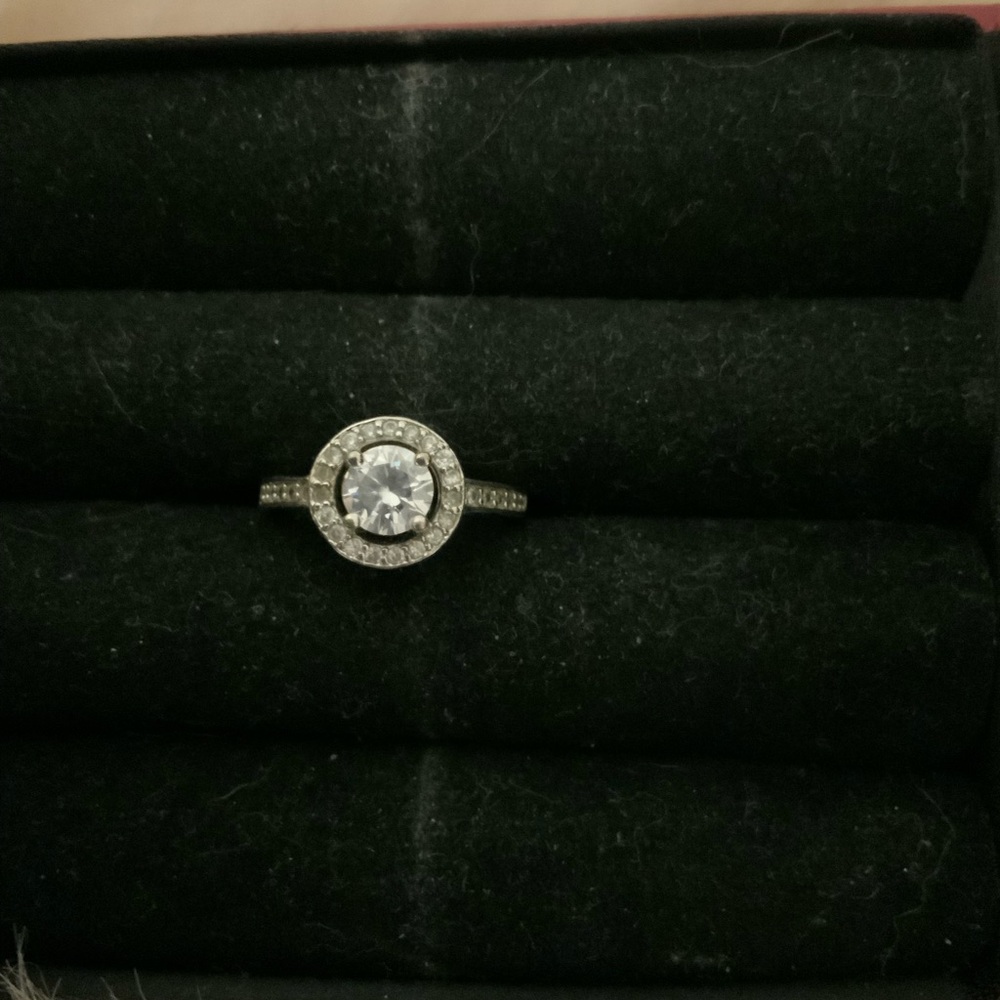 Elegant Silver and Diamond Ring